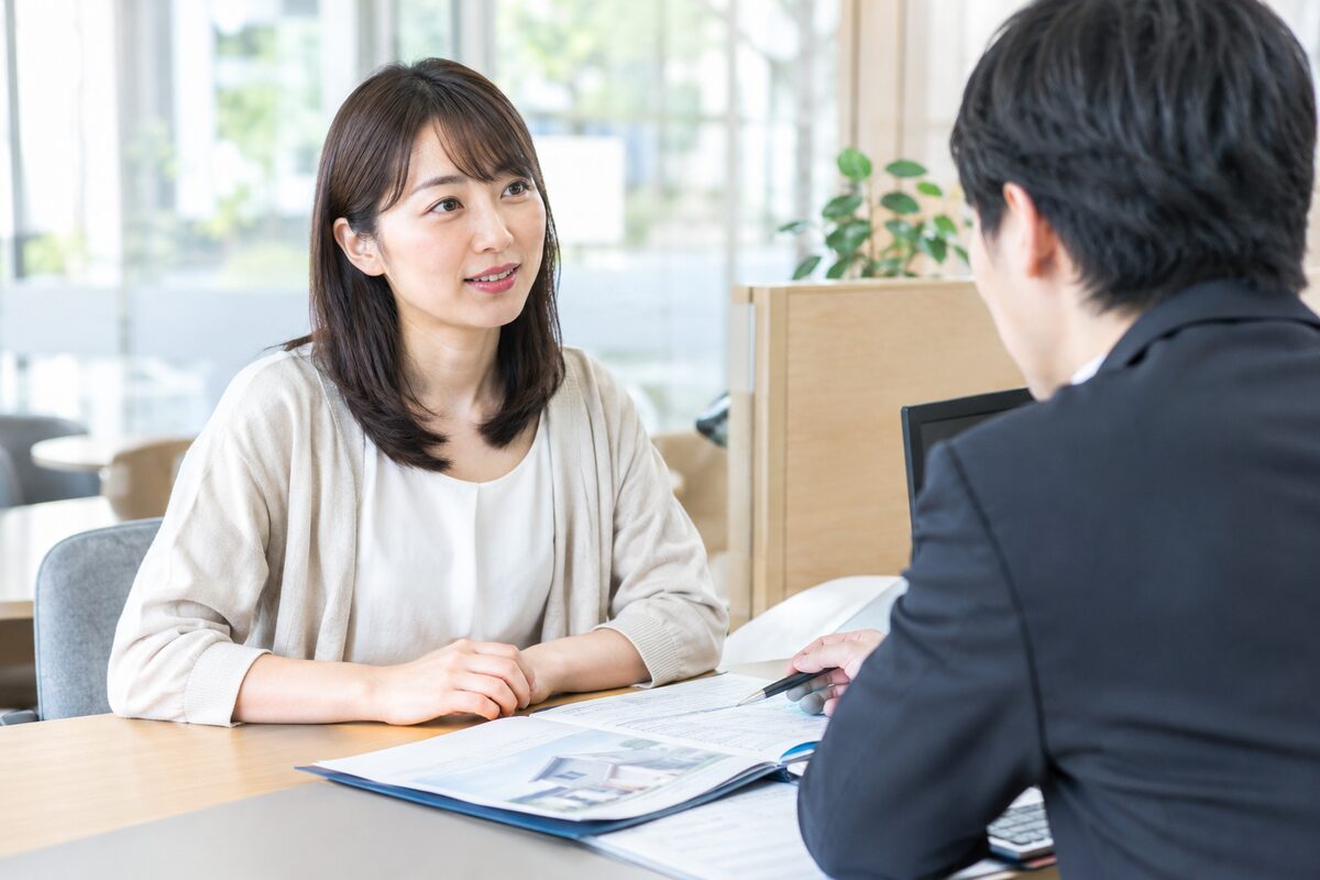 離婚時に住宅ローンが残る家の名義・連帯保証・売却の選択肢を解説する記事のイメージ