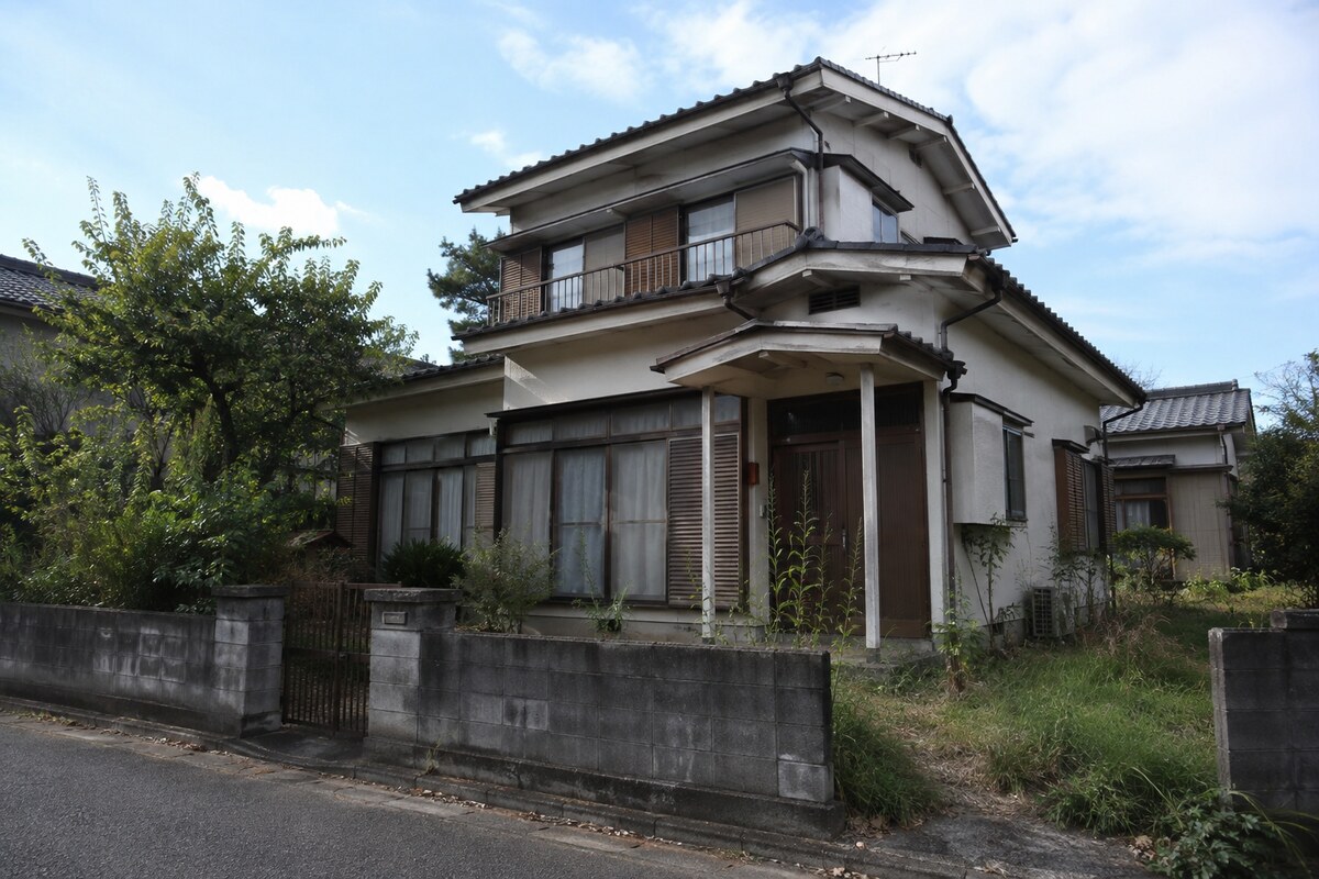 相続した空き家の売却をイメージした写真